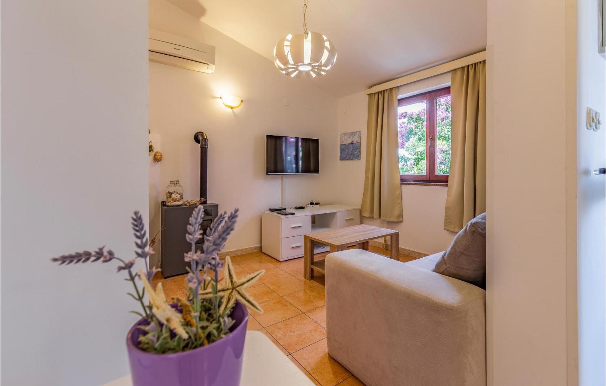 2 Bedroom Beautiful Apartment In Premantura Zewnętrze zdjęcie